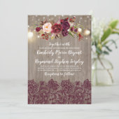 Burgundy Floral Lace Rustikale Hochzeit Einladung (Stehend Vorderseite)