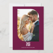 Burgundy Floral Photo and QR Code Wedding Einladung (Rückseite)