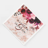 Burgundy Floral Rose Gold Marmor Wedding Monogram Serviette (Ecke)