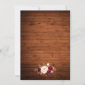 Burgundy Floral Rustic Wood Calligraphy Wedding Einladung (Rückseite)