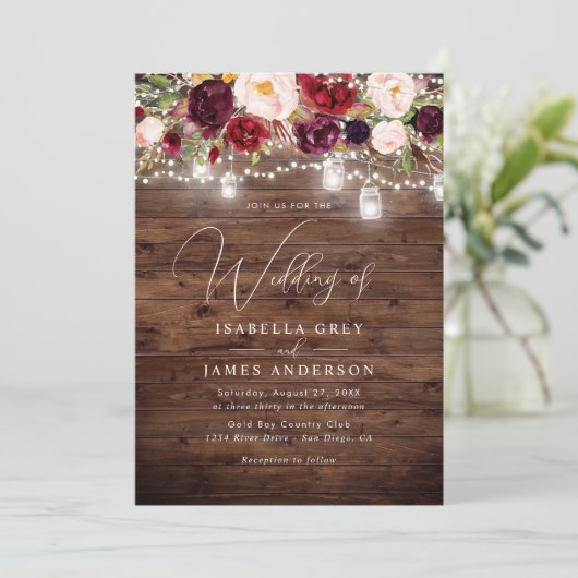 Burgundy Floral Rustic Wood Wedding Einladung (Stehend Vorderseite)