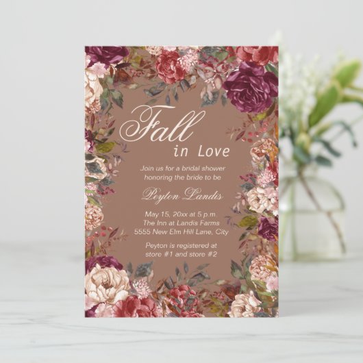 Burgundy Floral Taupe Herbst Liebe Brautparty Einladung (Stehend Vorderseite)