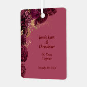 Burgundy Floral Wedding Jubiläum Ornament Aus Metall (Vorderseite links)