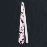 Burgundy Floral Wedding Necktie Krawatte<br><div class="desc">Burgund Bloral Wedding Necktie. Die BlütenKrawatte aus Burgund Blush wird bestimmt zum Mittelpunkt der Aufmerksamkeit,  fabelhaft und blühend.</div>