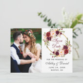 Burgundy Floral Wreath Save the Date Foto (Stehend Vorderseite)