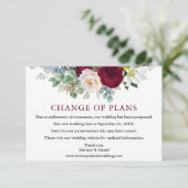 Burgundy florale Hochzeitänderung Pläne Note Card (Stehend Vorderseite)