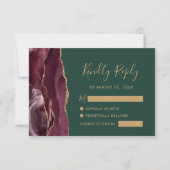 Burgundy Gold Agate Emerald Green Wedding RSVP Karte (Vorderseite)