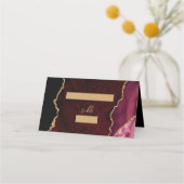Burgundy Gold Agate Script Wedding Table Platzkarte (Vorderseite)