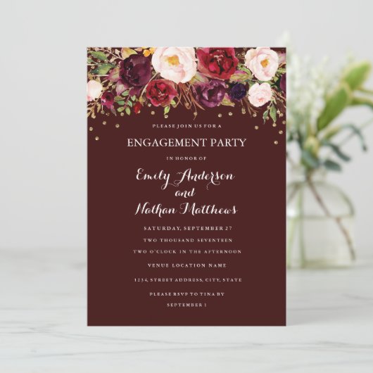 Burgundy Gold Confetti Floral Engagement Party Einladung (Stehend Vorderseite)