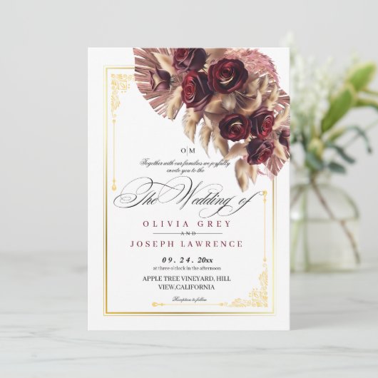 Burgundy Gold Rose Floral Boho Rustikale Hochzeit Einladung (Stehend Vorderseite)