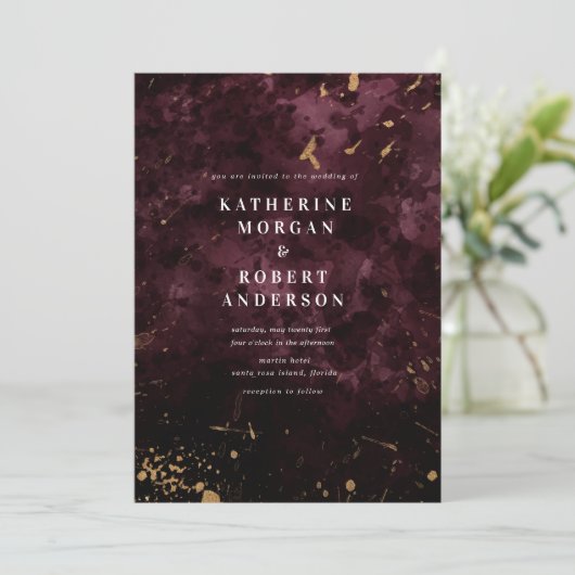 Burgundy Gold Sprinkles Einladung Hochzeit (Stehend Vorderseite)