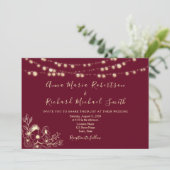 Burgundy Gold String Lights Wedding Einladung (Stehend Vorderseite)