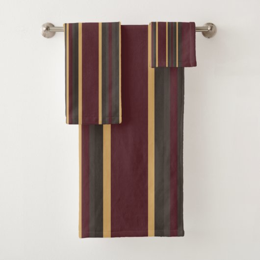 Burgundy Gold Stripes Badhandtuch Set (Insitu)