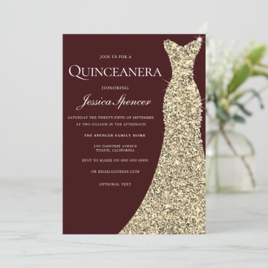 Burgundy Golden Dress Quinceanera Party laden Einladung (Stehend Vorderseite)