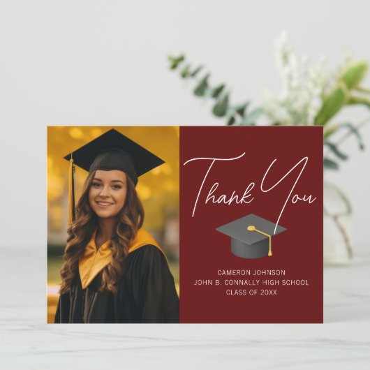 Burgundy Graduate Foto Personalisierter Abschluss Dankeskarte (Stehend Vorderseite)