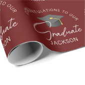 Burgundy Graduate Personalisierter Abschluss Geschenkpapier (Rolleneckpunkt)