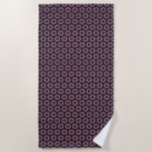 Burgundy & Gray Floral Painted Quilt Strandtuch (Vorderseite)