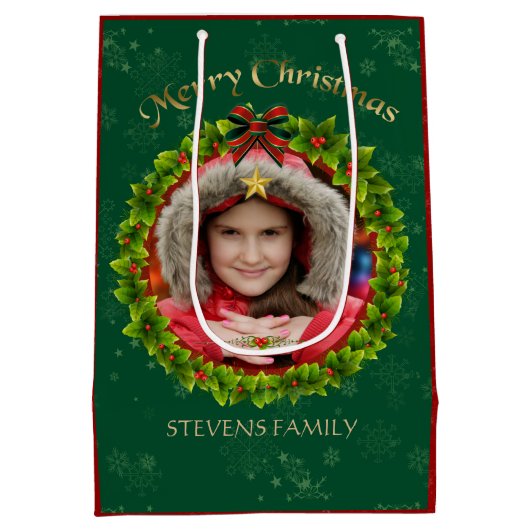 Burgundy & Green Christmas Kranz Foto Frame 2 Mittlere Geschenktüte (Rückseite)