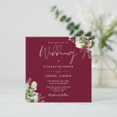 Burgundy Greenery Floral Monogram Square Wedding Einladung (Stehend Vorderseite)