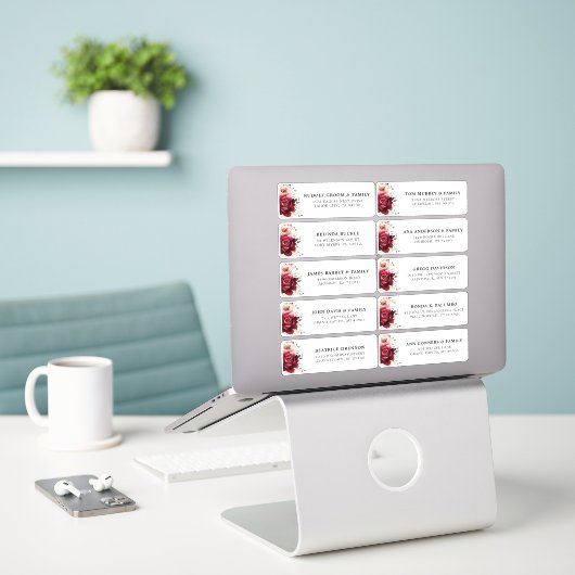 Burgundy Ivory Blush Floral Wedding Guest Address Aufkleber (Laptop auf Schreibtisch)