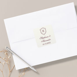Burgundy & Ivory Monogram Crest Old Money Wedding Quadratischer Aufkleber