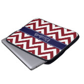 Burgundy Lg Zickzack Navy Name Monogram Laptopschutzhülle (Vorne Knopf)