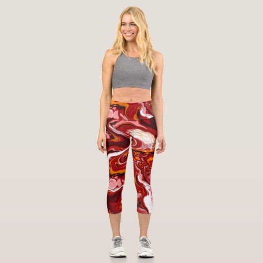 Burgundy Marble Digital Fluid Art Capri Leggings (Vorderseite)