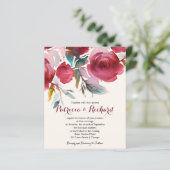 Burgundy Marsala Budget Floral Wedding Einladung (Stehend Vorderseite)