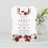 Burgundy Marsala Floral Antlers Graduation Party Einladung (Stehend Vorderseite)