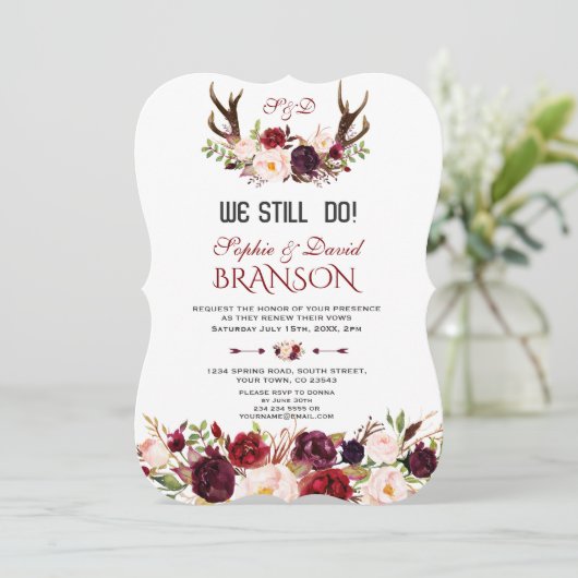 Burgundy Marsala Floral Antlers WIR NOCH tun Einladung (Stehend Vorderseite)