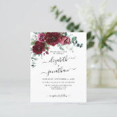 Burgundy Marsala Floral Budget Einladung Hochzeit (Stehend Vorderseite)