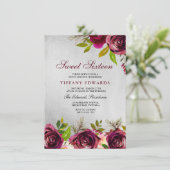 Burgundy Marsala Floral Silber Sweet 16 Einladung (Stehend Vorderseite)