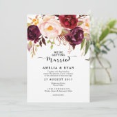 Burgundy Marsala Floral Wedding Einladung Rustikal (Stehend Vorderseite)