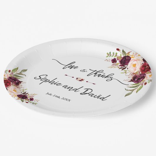 Burgundy Marsala Floral Wedding Liebe und vielen D Pappteller (Schrägansicht)