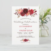 Burgundy Marsala Rote Rosen Floral Wedding Einladung (Stehend Vorderseite)