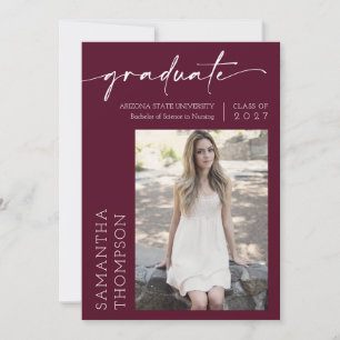 Burgundy Minimal Script Zwei-Foto-Graduierungspart Einladung