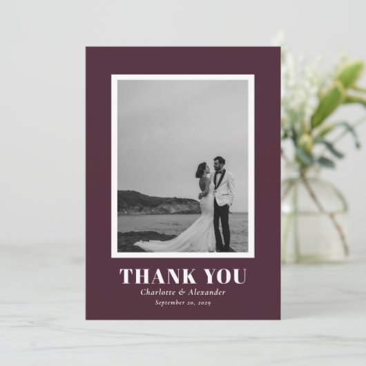 Burgundy Modern Bold Typografy Wedding Vielen Dank Dankeskarte (Stehend Vorderseite)
