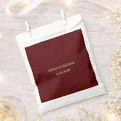 Burgundy Modern Initials Minimalist Wedding  Geschenktütchen (Ausgeschnitten)