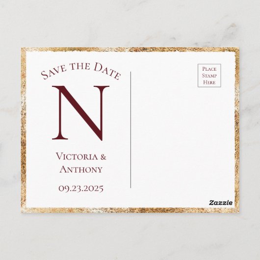 Burgundy Monogram Floral Gold Save the Date Postkarte (Rückseite)