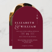 Burgundy Monogram QR Code Foto Wedding Arch Einladung (Vorne/Hinten)