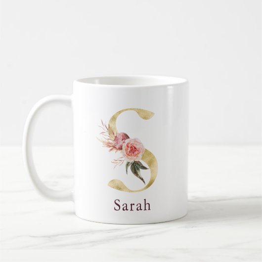 Burgundy Name und Rosa Floral Monogram Letter S Kaffeetasse (Links)