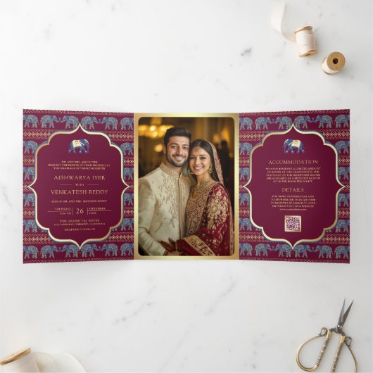 Burgundy Navy Blue Gold Elephant Indian Wedding Dreifach Gefaltete Einladung (Innenseite)