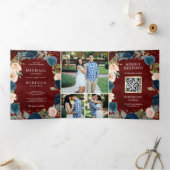 Burgundy Navy Blue Peach Floral QR Code Hochzeit Dreifach Gefaltete Einladung (Innenseite)