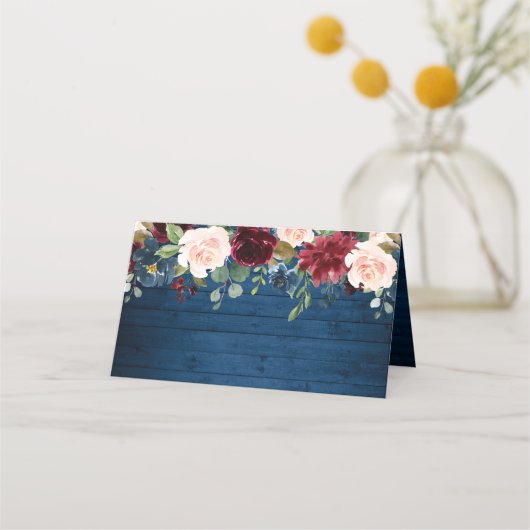 Burgundy Navy Blue Wood Blush Floral Wedding Platzkarte (Vorderseite)