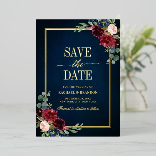 Burgundy Navy Floral Gold Rahmen Save the Date Folieneinladung (Stehend vorne)