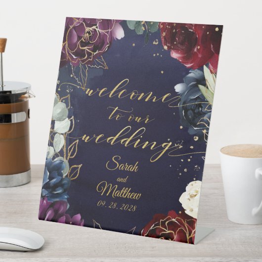 Burgundy Navy willkommen auf unserer Hochzeit II Sockelschild (In Situ)