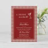 Burgundy Old Money Checkered Martini Bridal Shower Einladung (Stehend Vorderseite)