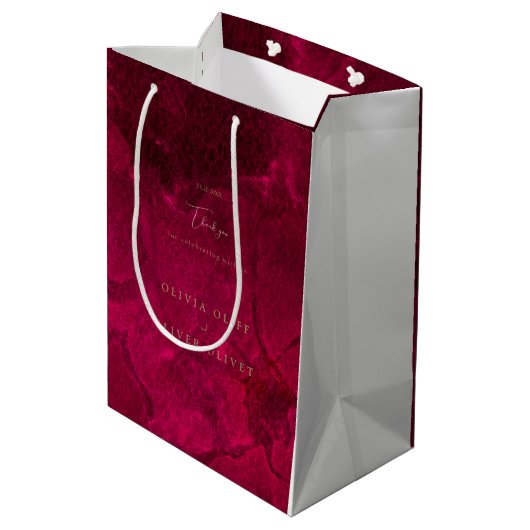 Burgundy Passion Wedding Mittlere Geschenktüte (Rückseite Schrägansicht)