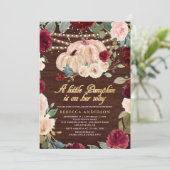Burgundy Peach Floral Pumpkin Wood Baby Dusche Einladung (Stehend Vorderseite)