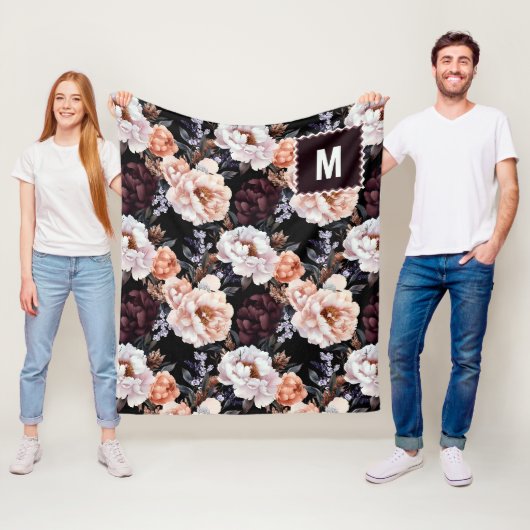 Burgundy Peonies Floral Pattern | Monogramm Fleecedecke (Beispiel)